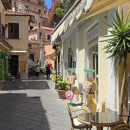 Charming 1bed In Historic Centre Apartment