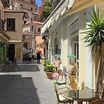 Charming 1bed In Historic Centre Lejlighed